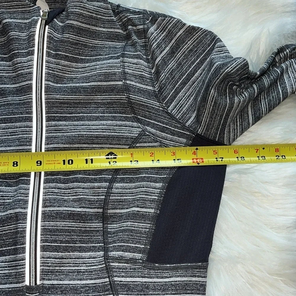 LULULEMON Athletica Half Zip-pullover Sweatshirt Reflective Stripes Size 6 Gray